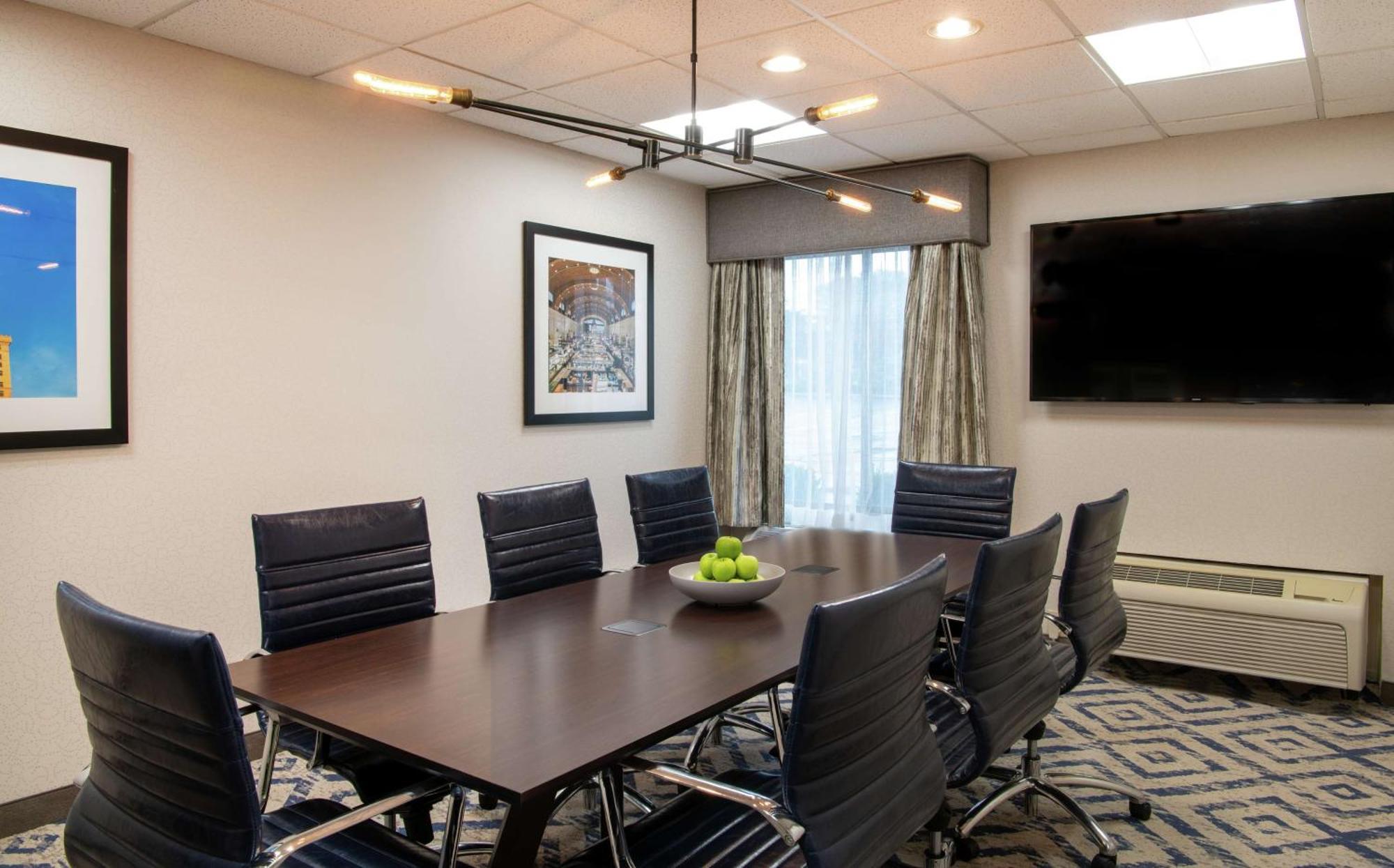 Hampton Inn Cleveland-Solon Exteriör bild