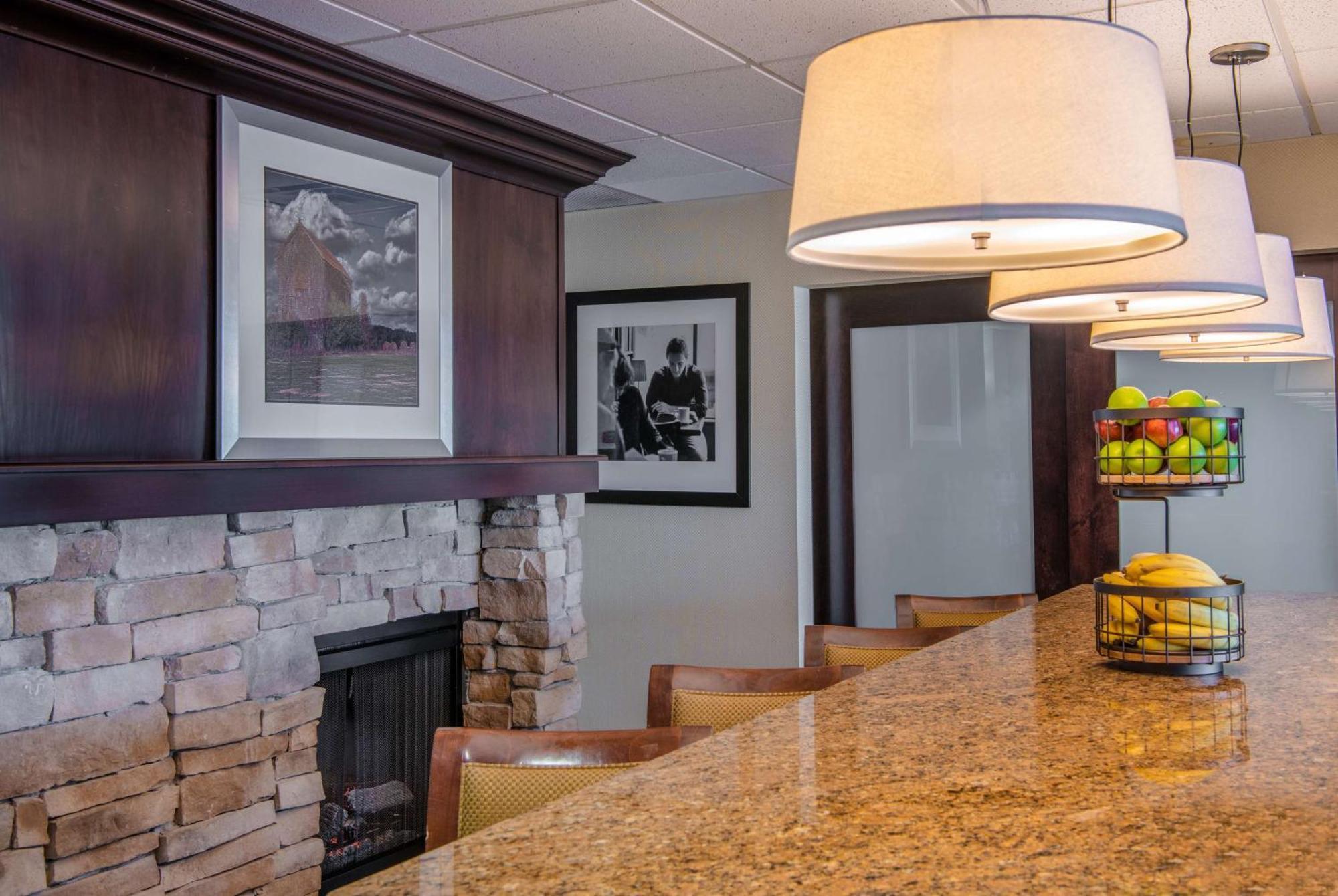 Hampton Inn Cleveland-Solon Exteriör bild