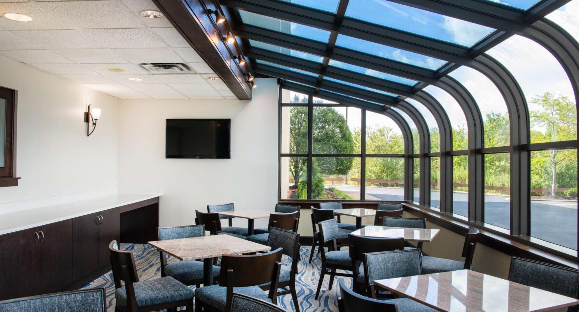 Hampton Inn Cleveland-Solon Exteriör bild